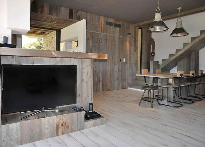 Les Lofts De Palombaggia מלון דירות *